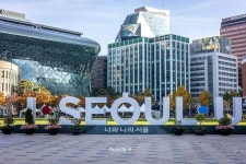 서울 시청 광장 | Broadway shows, Photo, Broadway show signs