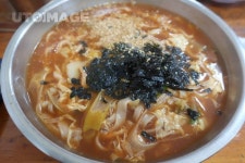 유토이미지 | 장칼국수