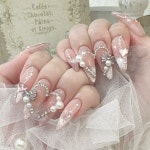 라비드봉 네일(RAVI DE BONG NAIL) | ☑︎担当 : @raviy_anna #raviy #nail #nailsalon #gelnail #gelart #nailstagram #팔로우 #네일스타ᄀ… | 長いアクリルネイル...