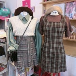 라이크살롱🌷 บน Instagram: “휴..요것은 이번가을 최애 디피가 될것같은💚 셔츠에 니트조끼 코디는 진리입니댜 예쁜 민트색셔츠라니ㅠㅡㅠ... 