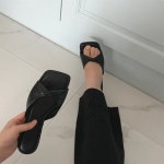 약속해줘 / 꼬임슬리퍼 1cm (4color) - 카키, 머스타드, 블랙, 아이보리 - a_poem - 2021 | 머스타드, 슬리퍼, 데이트룩