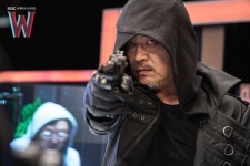 MBC DRAMA <W> on Instagram: “10회에서 본격활동 예정인 진범 #W#더블유#MBC#김의성#열일하지마진범아#쉬엄쉬엄해도돼....”