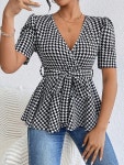 허리 벨트가 달린 하운드투스 프린트 반소매 티셔츠 Camiseta De Manga Curta Estampada Houndstooth Com Cinto en 2024 | Ropa... 