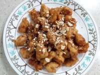 맛저들 하셨나요~^^ 오늘 저녁은 윤식당 마더소스로 닭강정을 만들어 먹었어요!! 아이들한테 인기폭발이네... | 요리, 쉬운 요리, 음식