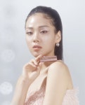 비비처럼 … | 비건 메이크업, 클린 뷰티 디어달리아 on Instagram: 디어달리아 뮤즈 비비가 선택한 원드러스 윈터랜드 컬렉션 ❄️ 작사, 작곡은... 