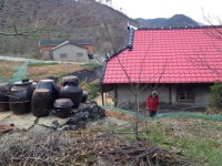 귀농의 완성은 집...100년 넘은 흙집의 변신 | 한국일보 100년 넘은 흙집의 세련된 변신 | 집, 농가 리모델링, 시골 주택