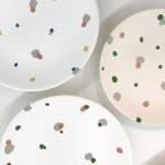 디저트 접시로도 활용할 수 있는 소마루 소서! 오늘 채색 작업 했어요.😋 컵앤소서 제품들은 가마 일정이 조금 밀려서 4월 중순에 판매할 수... 