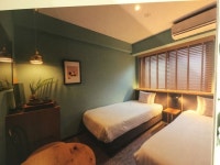 백년모텔에 있는 뱀 서님의 핀