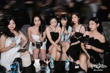 Bar에 있는 핀 Pin oleh Bảo Vy di Bar
