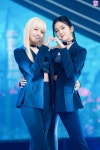 [포토스케치] 환상적 색깔로 마음을 물들일 ‘아이브’의 무대! : PD노트 : [포토스케치] 환상적 색깔로 마음을 물들일... 