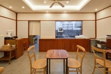 화이트&우드톤 깔끔한 분위기의 15평 식당 인테리어 (용인 기흥구 구갈동)