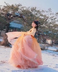 겨울동화❄️🧡 고궁에 소복히 쌓인 눈과 함께 하는 모아한복 신상 그라데이션 한복💛🧡 신상 그라데이션 한복은 실내 설국 촬영 혹은... 