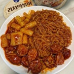 on Instagram: “2021.12.12 #리치떡볶이 #gs25 #협찬 아니! 그 유명한 마크정식을 편하게 만들어 먹을 수 있다늬,,, 하나하나 재료... 