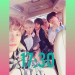 [W24] 종길이의 24시 (JONG GILs 24hours) . PM 05:30 인터뷰를 마치고 돌아가는 차 안이에요, W24 멤버들의 모습도 궁금해하실 것 같아서... 