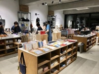 압구정 >> 도심속 색다른 공간 퀸마마마켓 | Decor, Home decor, Furniture