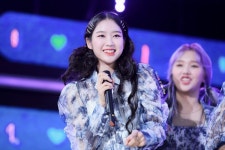 🎊224회 이번주 #더쇼 초이스 1위 ##오마이걸🎉 무인도에 어느 날 떨어진 거야~~ 둘만 남게 됐다면 어떨 것 같아♬ 엄청 심하게... 