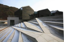 VILLA & HOUSING에 있는 핀