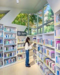 건물까지 멋있어서 감성도 두 배-!!💛 점점 추워지는 요즘,, 따뜻한 실내에서 책 읽고, 감성 충전하기 너무 좋아-!!😊😊 @@ 이쁜 도서관에서... 