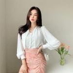 스위트글램はInstagramを利用しています:「#스위트글램#sweetglam ⠀ 여리여리하면서도 봄향기 가득한 신상이에요🌸 ⠀ 화사하고 눈에... 