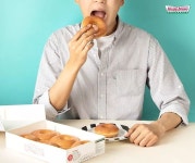 크리스피 크림 도넛 (Krispykremekorea) We make JOY . 저 사실 크리스피 크림 도넛 더는 못 먹어요..  #금방_사라져서요😆 | Mens... 