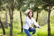 유토이미지 | 힐링라이프 184 PHO324_184,PHO324, 프리진, 사진, 여자... 1인, 인천, 송도, 경기도, 한국, 대한민국, 나무, 자연, 오후... 