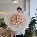 내일은 카톡상담도 힘들것 같아요, 매장 방문해 꽃 구매해주세요 :) 내일은 세분의 쌤들과 근무합니다, 부지런히 꽃다발 제작할게요... 