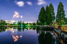 연지공원의 아름다운 야경 Yeonji Park shows a variety of different landscapes depending on seasons. | 아름다운