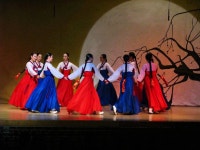 La Magia de la Danza에 있는 Jorge Estrada님의 핀 | 강강술래, 한국 전통 의상, 포즈