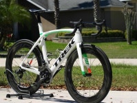 런투유BIKE | Trek Madone 9 : @runbikerun_fl Loves Road Bikes #coolbikeaccessories,roadbikeaccessories,bestroadbikes,roadbikegear,bestwomensbike...