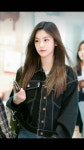 Pin oleh 강 뜰기 di Hwang Yeji | Itzy, Gaya rambut terbaru, Gadis berambut cokelat