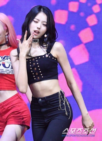 PRISTIN V  Im NaYoung 임나영 at 'Like a V' showcase 180528 #냐냐 #나영 #나영이 #온돌이 #완벽한몸매 #나롱이 #프리스틴V #네_멋대로