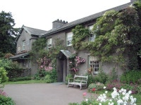 Beatrix Potters house, I really need to visit there with my camera before the summer is over | 건물