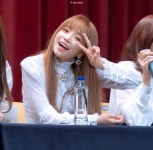 ✎... 181111 fansign ⇝ spacealxyt  「 #조유리 #아이즈원 *.⋆ #joyuri #izone | 韓国女性, 女性, ユリ