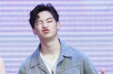 ปักพินโดย Fonz ใน aG7 JB Defsoul ⏩ 제이비 | มีม, สามีในอนาคต... 