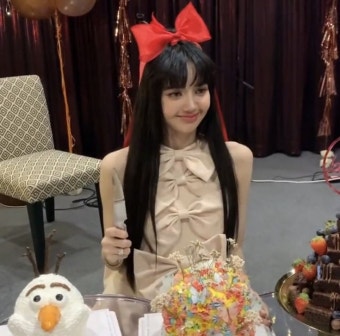 SAY LALISA DAY #26EdelweissForLISA #TheGreatestLalisaDay #락스타_팝스타_라리사_생일날 #BLACKPINK #블랙핑크 #LISA #리사...