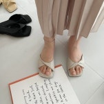 약속해줘 / 꼬임슬리퍼 1cm (4color) - 카키, 머스타드, 블랙, 아이보리 - a_poem - 2021 | 머스타드, 슬리퍼, 데이트룩