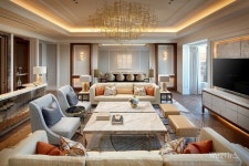 롯데호텔서울이 새롭게 문을 연 ‘이그제큐티브 타워’의 객실 수를 373실에서 278실로 조정했다.  디럭스 객실의 서비스 제공 공간을 확대하며... 