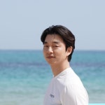 매니지먼트숲 on Instagram: #광고 #숲포스트 @gongyoo_official 올여름을 시원하게 보내는 법 ☝ 해변 #공유 를 구경하기... 