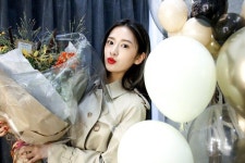 초무 บนทวิตเตอร์: 유진, 버버리 뷰티 X 데이즈드 촬영 현장 비하인드 #안유진 https://t.co/8NbzBpjy9X... 