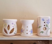 천아트소품판매#원… | 도자기, 카페, 소품 이미애 on Instagram: “여러종류의 발향기에 꽃그림을 그려보았어요 아래에는 초를 피우고 위쪽에는... 