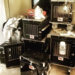 여행켄넬,탭 박스등등 #여행가방 의 #rimowa 가 있다면 개의... 보다 비싸다는게 함정 #도그쇼 #도그쇼사진 #개여행 #써클불독 #여행