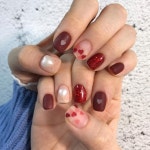 보송한 하트 송송♥️ . #하트네일 #글리터네일 #진주네일 #이달의아트