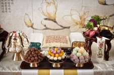 http://www.2maryhouse.com 백자황 송화목련 마리하우스 전통돌상... 마리하우스 #백일상 #… | 100 day celebration, 1st birthday parties... 
