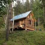 사진 설명이 없습니다. em 2020 | Cabana de madeira, Construção de casas, Pequena cabana