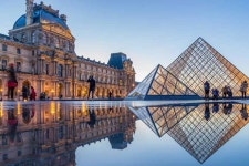 Paris • Louvre❤️ Paris • Louvre❤️ | 루브르, 파리 여행, 빈티지 여행 포스터