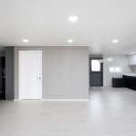 32평 캐주얼 그레이 신혼집 인테리어: 로하디자인의 | Interior, Home decor, Home