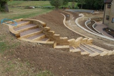Tips to Build Terraced Retaining Wall Ideas-barn Wood Mason Jar ... | 뒤뜰 조경, 조경 옹벽