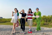 뿅뿅 지구오락실 on Instagram: ㄱ나니…? 그ㄷㄷH 그ㅅ1절…☆ 모두들 입 가리고 삼각형 스티커 붙여봤ㅈFㄴr,,,🤭... 