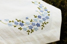 Pin page 240 Likes, 1 Comments - 꿈소 embroidery (@ggoomso) on Instagram: “#야생화자수 #꿈소 #꿈을짓는바느질공작소... 