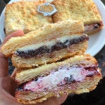 인천 부평구 육동로 36 #브레드톡 의 #크로와상맘모스 ( #블루베리 #앙모스 각 4.5) - - 크로와상맘모스는 소보루가 올라간 크로와상 사이에 각각... 